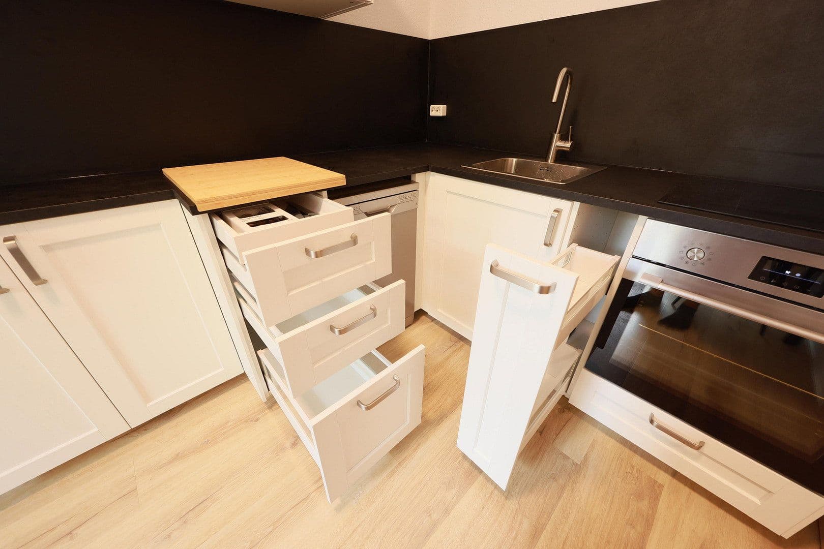 Pronájem bytu 1+1 37 m², Rostock, Mecklenburg-Vorpommern Pronájem bytu 1+1 37 m², Rostock, Mecklenburg-Vorpommern