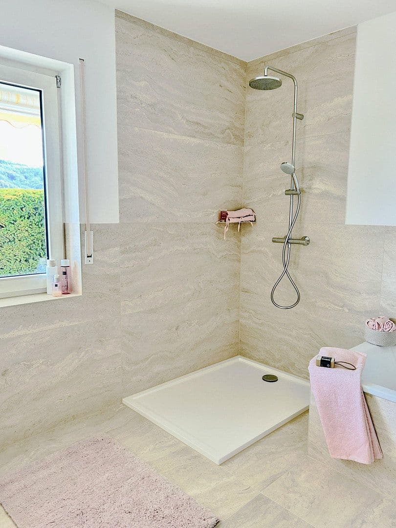 Pronájem domu 135 m², pozemek 587 m², Auf der Hardt 1, Bad Ems, Porýní-Falc Pronájem domu 135 m², pozemek 587 m², Auf der Hardt 1, Bad Ems, Porýní-Falc