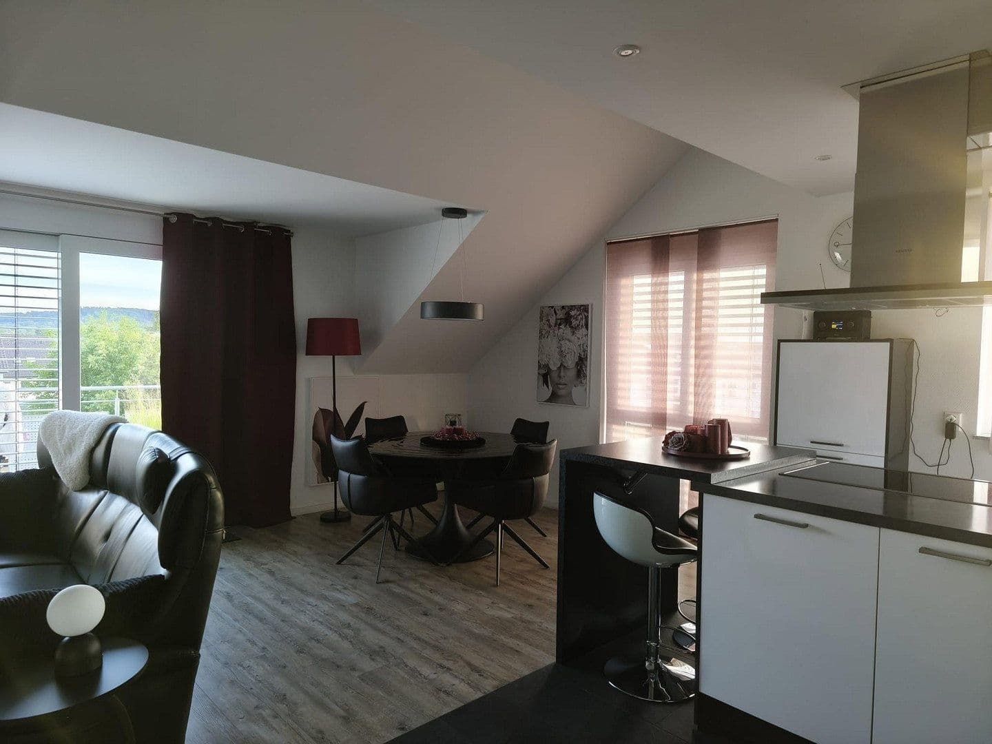 Prodej bytu 4+1 109 m², Hofgartenstraße 57, Neuenstadt am Kocher, Bádensko-Württembersko Prodej bytu 4+1 109 m², Hofgartenstraße 57, Neuenstadt am Kocher, Bádensko-Württembersko
