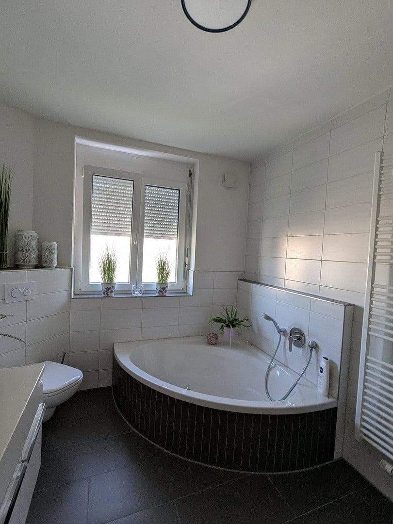 Prodej bytu 4+1 109 m², Hofgartenstraße 57, Neuenstadt am Kocher, Bádensko-Württembersko Prodej bytu 4+1 109 m², Hofgartenstraße 57, Neuenstadt am Kocher, Bádensko-Württembersko