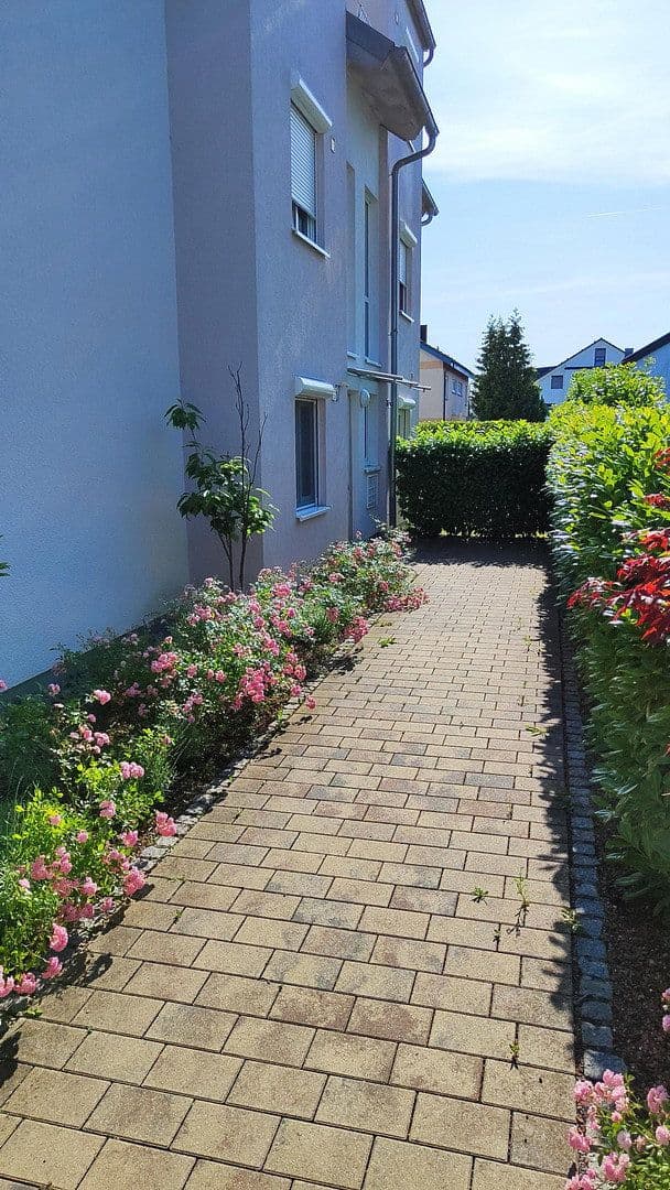 Prodej bytu 4+1 109 m², Hofgartenstraße 57, Neuenstadt am Kocher, Bádensko-Württembersko Prodej bytu 4+1 109 m², Hofgartenstraße 57, Neuenstadt am Kocher, Bádensko-Württembersko