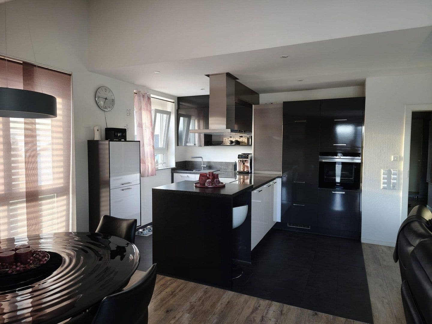 Prodej bytu 4+1 109 m², Hofgartenstraße 57, Neuenstadt am Kocher, Bádensko-Württembersko Prodej bytu 4+1 109 m², Hofgartenstraße 57, Neuenstadt am Kocher, Bádensko-Württembersko