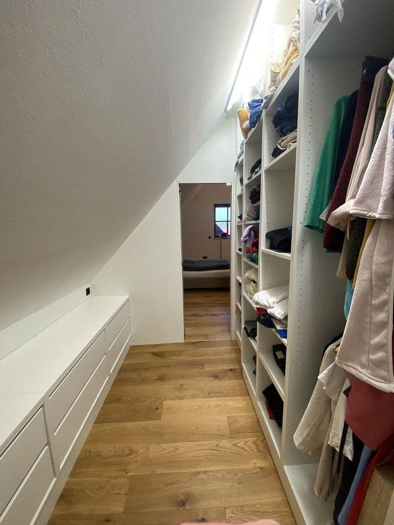 Pronájem bytu 3+1 74 m², Sandstr. 5, Weichs, Bavorsko Pronájem bytu 3+1 74 m², Sandstr. 5, Weichs, Bavorsko
