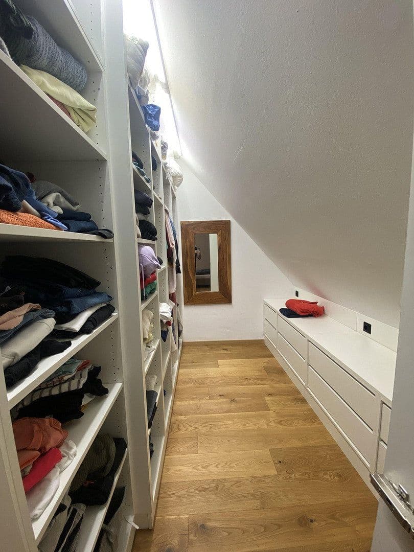 Pronájem bytu 3+1 74 m², Sandstr. 5, Weichs, Bavorsko Pronájem bytu 3+1 74 m², Sandstr. 5, Weichs, Bavorsko