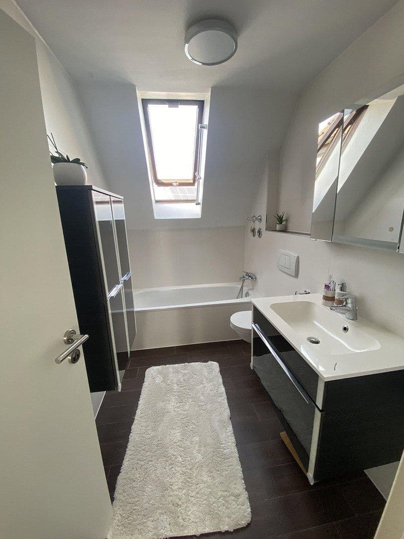 Pronájem bytu 3+1 74 m², Sandstr. 5, Weichs, Bavorsko Pronájem bytu 3+1 74 m², Sandstr. 5, Weichs, Bavorsko