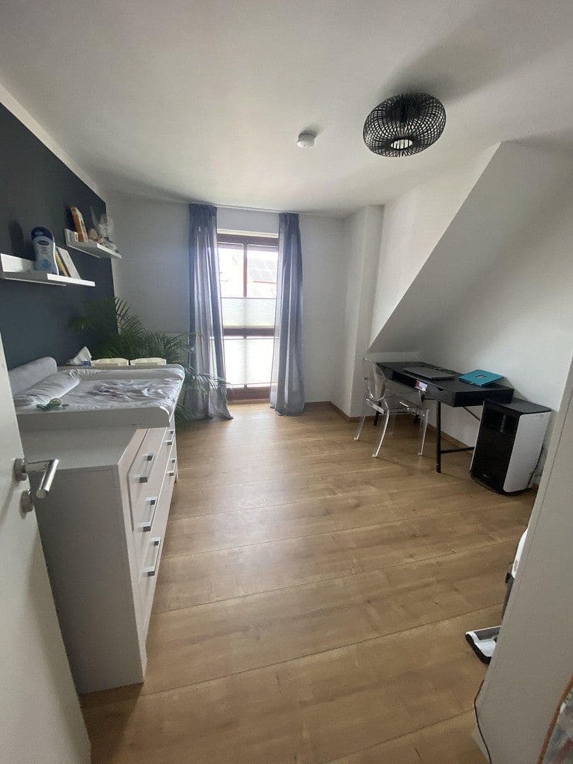 Pronájem bytu 3+1 74 m², Sandstr. 5, Weichs, Bavorsko Pronájem bytu 3+1 74 m², Sandstr. 5, Weichs, Bavorsko
