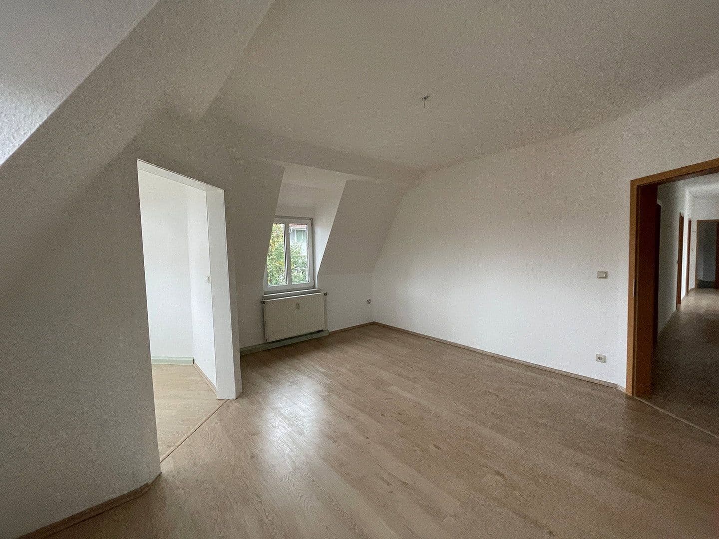 Pronájem bytu 5+1 125 m², Charlottenstraße 7, Eisenach, Durynsko Pronájem bytu 5+1 125 m², Charlottenstraße 7, Eisenach, Durynsko
