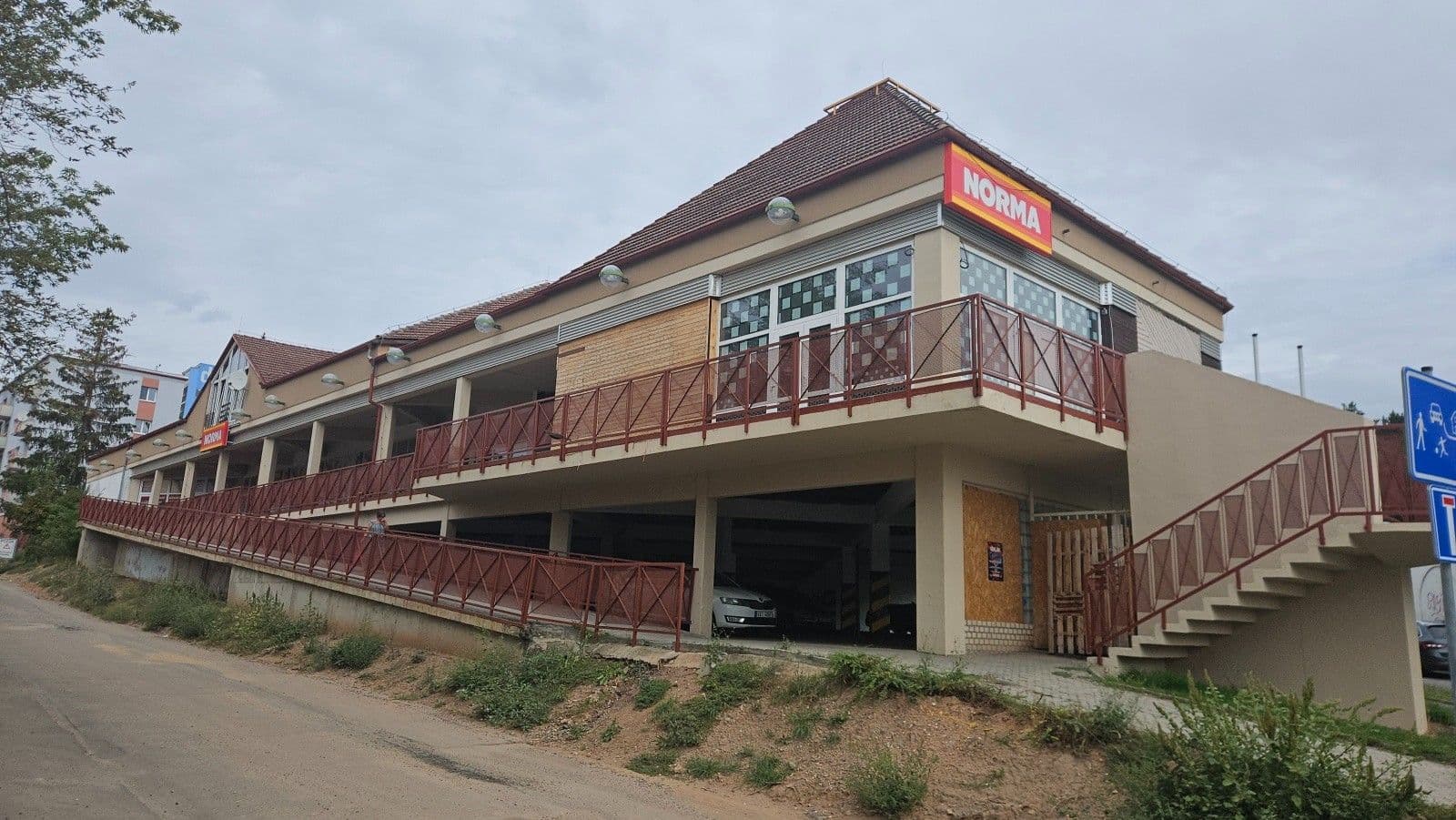 Pronájem nebytového prostoru 430 m², V Jamce, Rakovník, Středočeský kraj Pronájem nebytového prostoru 430 m², V Jamce, Rakovník, Středočeský kraj