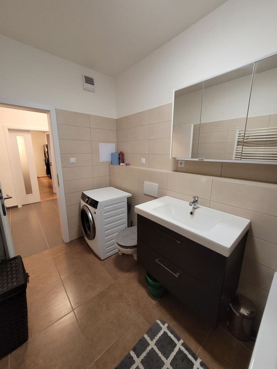 Prodej bytu 2+kk 56 m², T. G. Masaryka, Horoměřice, Středočeský kraj Prodej bytu 2+kk 56 m², T. G. Masaryka, Horoměřice, Středočeský kraj