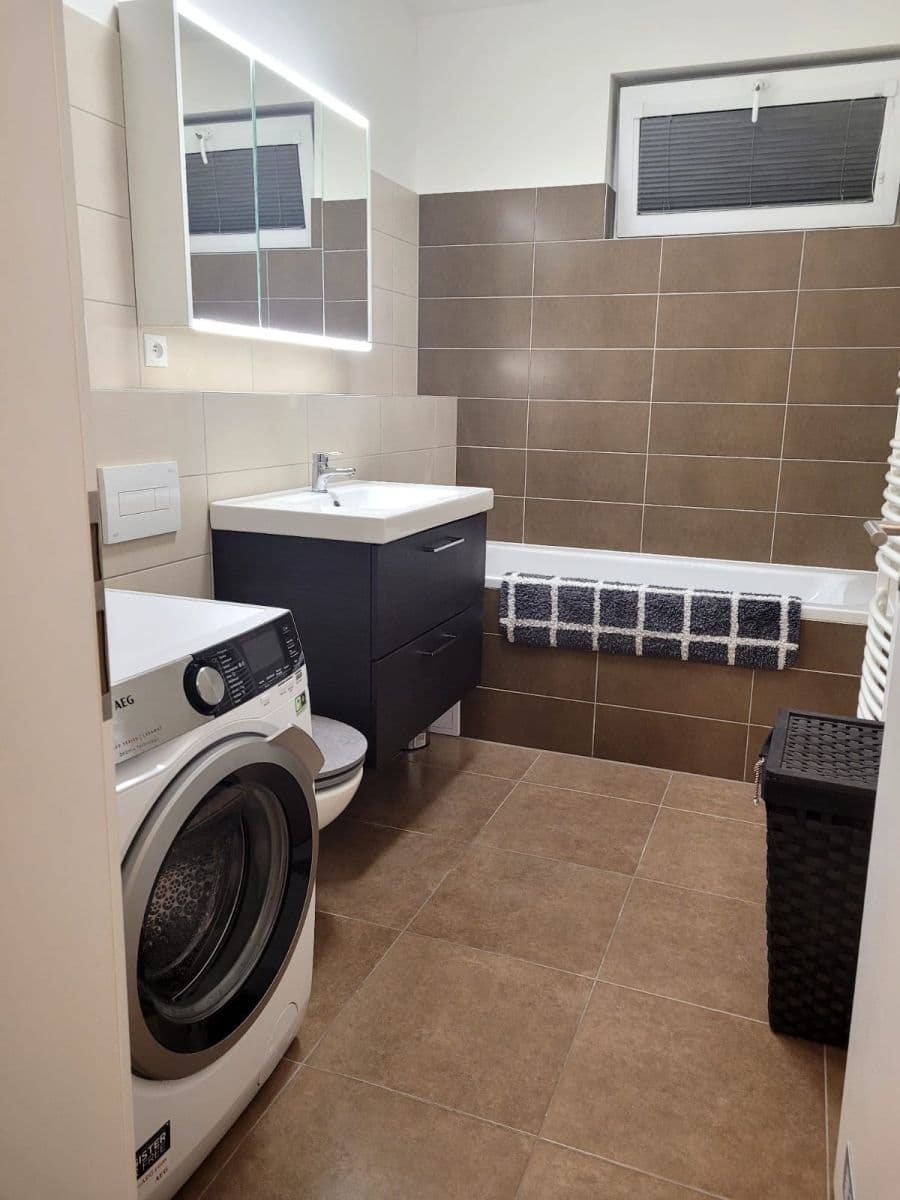 Prodej bytu 2+kk 56 m², T. G. Masaryka, Horoměřice, Středočeský kraj Prodej bytu 2+kk 56 m², T. G. Masaryka, Horoměřice, Středočeský kraj