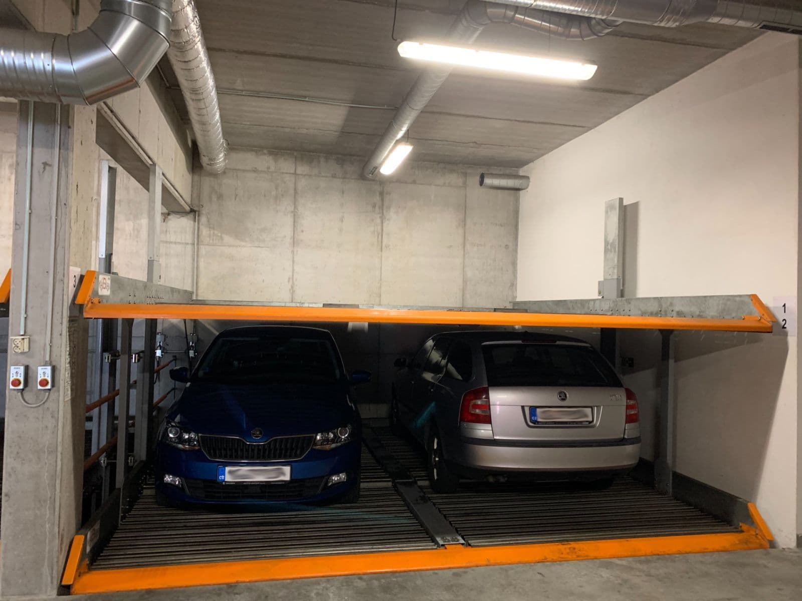 Pronájem garáže 12 m², Rostislavovo náměstí, Brno, Jihomoravský kraj Pronájem garáže 12 m², Rostislavovo náměstí, Brno, Jihomoravský kraj