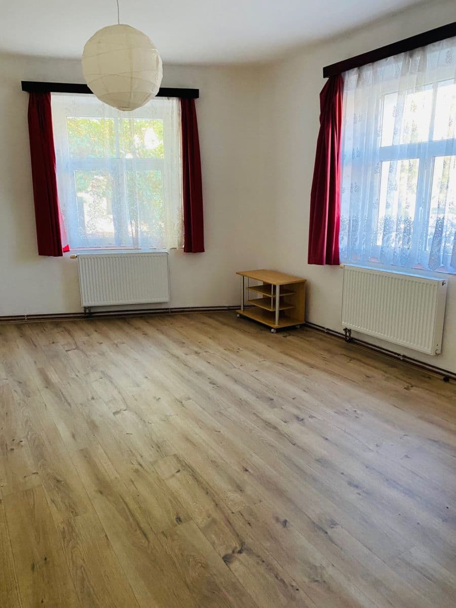 Pronájem bytu 1+1 37 m², Jiráskovo náměstí, Plzeň, Plzeňský kraj Pronájem bytu 1+1 37 m², Jiráskovo náměstí, Plzeň, Plzeňský kraj