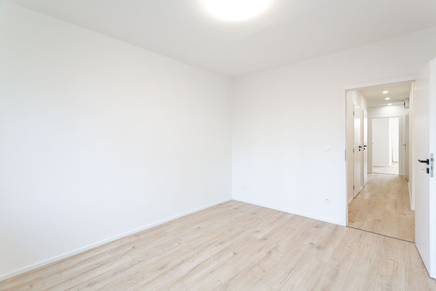 Prodej bytu 3+1 70 m², Holčovická, Praha, Praha Prodej bytu 3+1 70 m², Holčovická, Praha, Praha