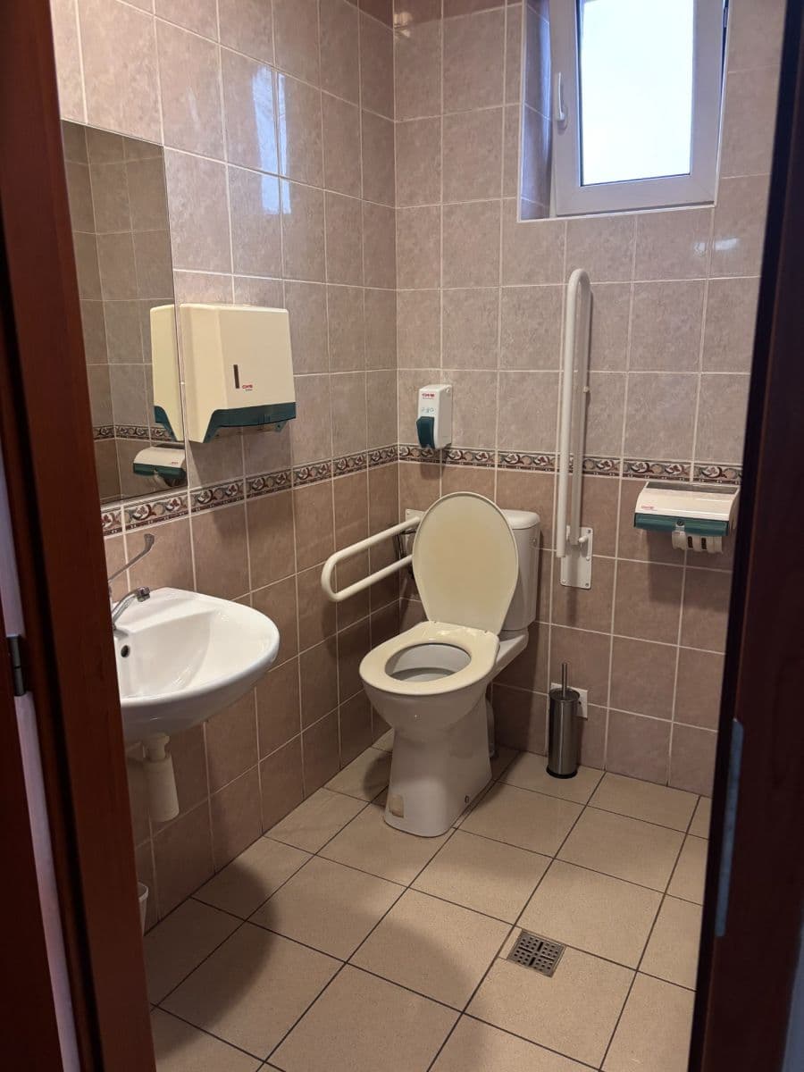 Pronájem nebytového prostoru 120 m², Nová Paka, Královéhradecký kraj Pronájem nebytového prostoru 120 m², Nová Paka, Královéhradecký kraj