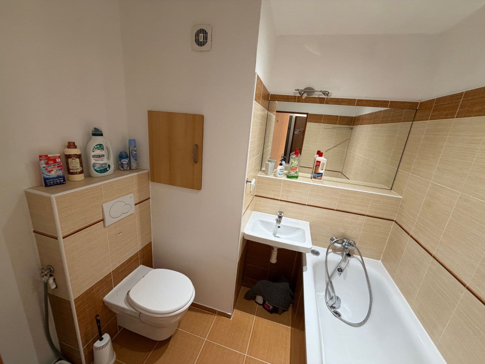 Pronájem bytu 1+kk 30 m², Angelovova, Praha, Praha Pronájem bytu 1+kk 30 m², Angelovova, Praha, Praha