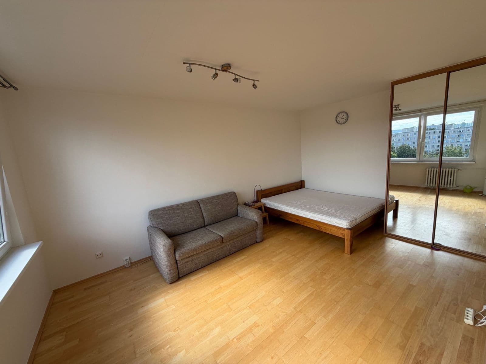Pronájem bytu 1+kk 30 m², Angelovova, Praha, Praha Pronájem bytu 1+kk 30 m², Angelovova, Praha, Praha