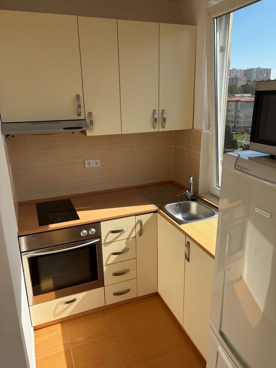 Pronájem bytu 1+kk 30 m², Angelovova, Praha, Praha Pronájem bytu 1+kk 30 m², Angelovova, Praha, Praha
