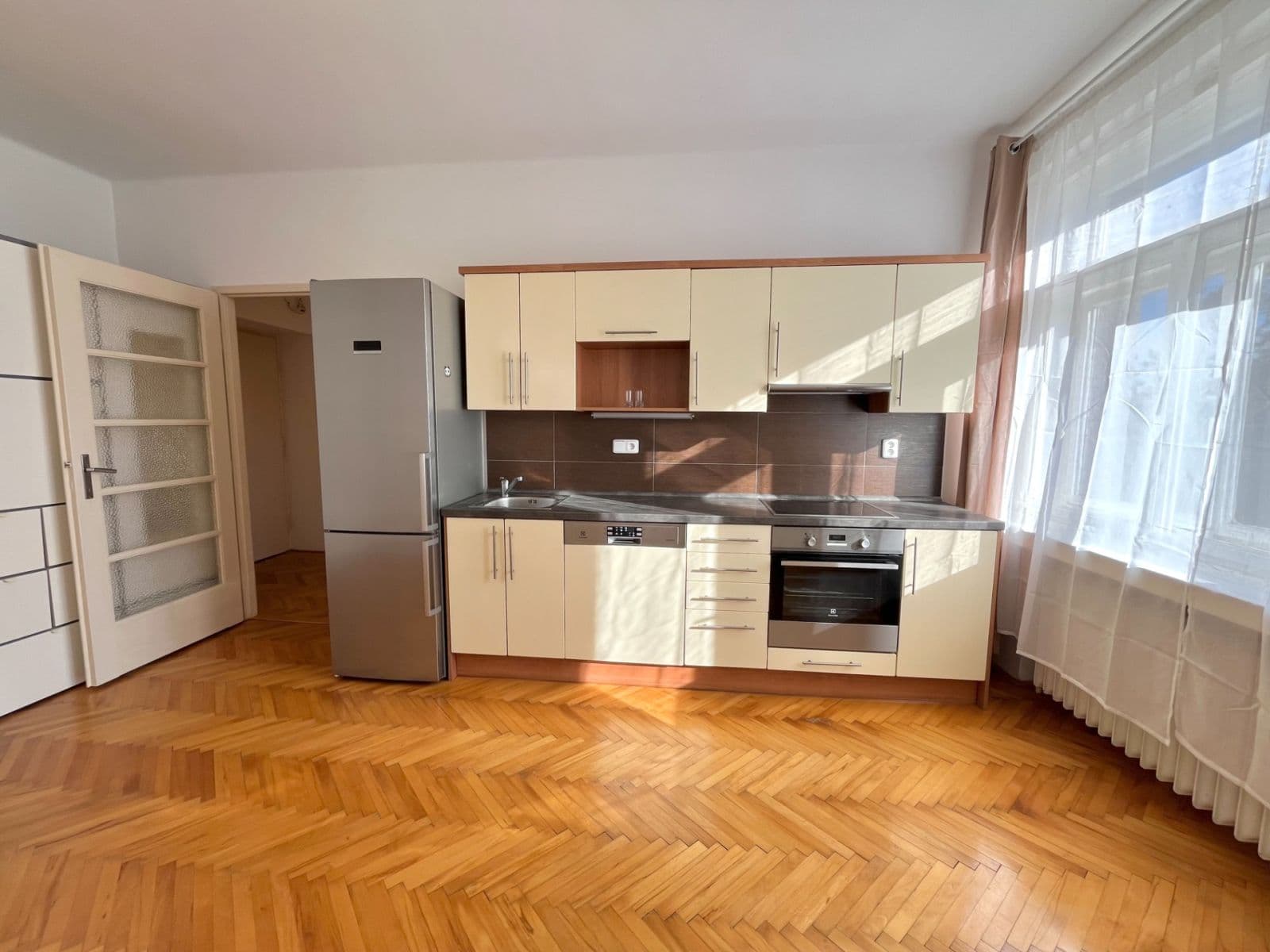 Pronájem bytu 1+kk 30 m², Nerudova, Hradec Králové, Královéhradecký kraj Pronájem bytu 1+kk 30 m², Nerudova, Hradec Králové, Královéhradecký kraj