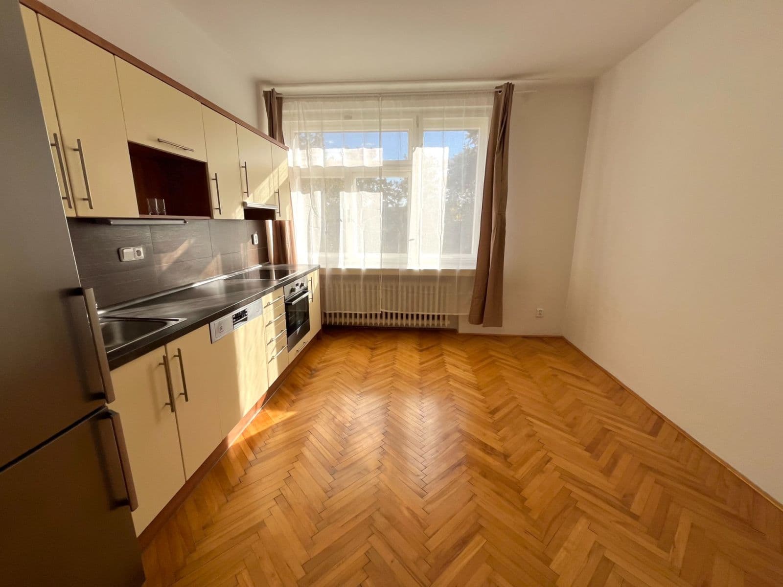 Pronájem bytu 1+kk 30 m², Nerudova, Hradec Králové, Královéhradecký kraj Pronájem bytu 1+kk 30 m², Nerudova, Hradec Králové, Královéhradecký kraj