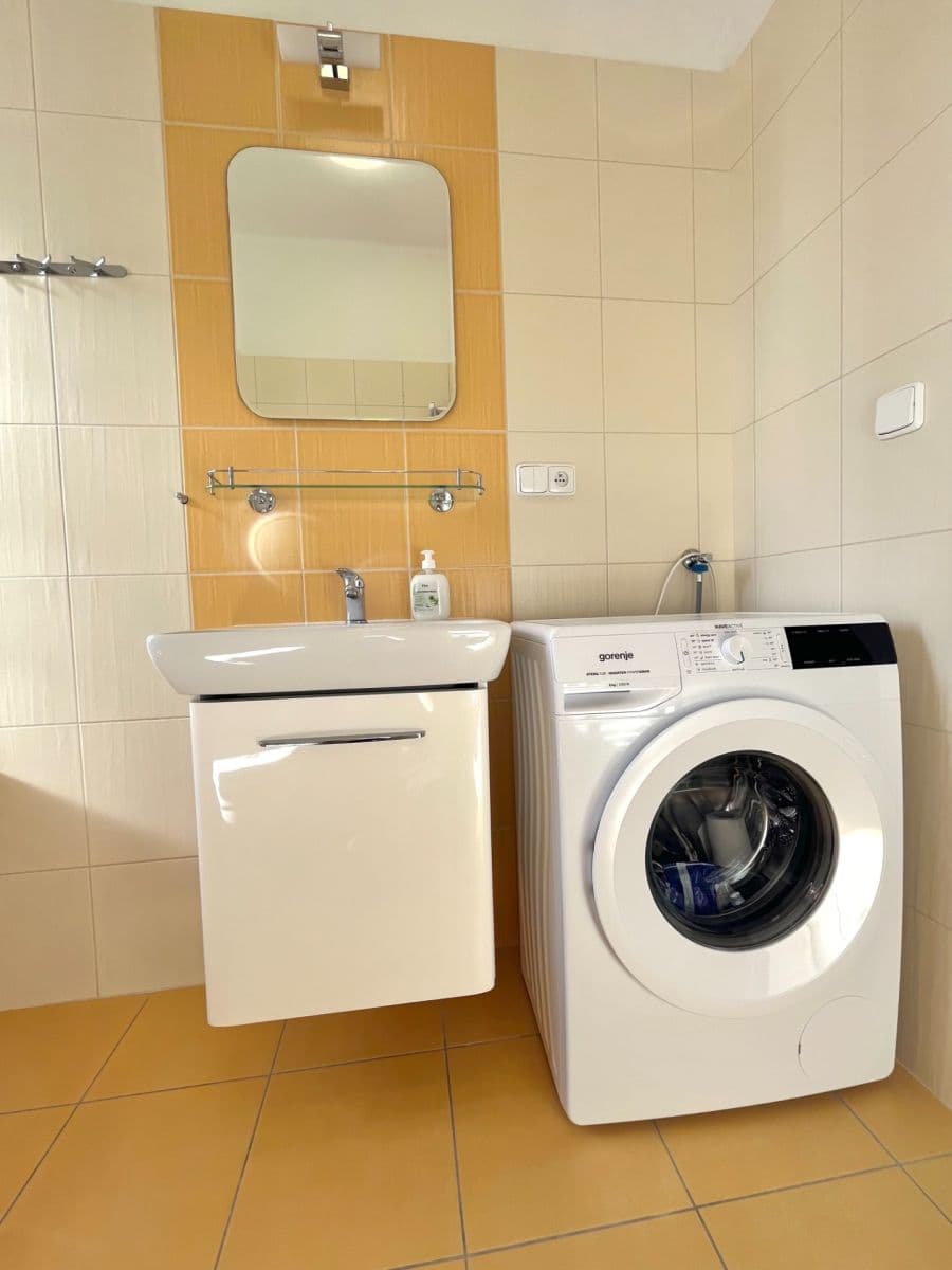Pronájem bytu 1+kk 30 m², Nerudova, Hradec Králové, Královéhradecký kraj Pronájem bytu 1+kk 30 m², Nerudova, Hradec Králové, Královéhradecký kraj