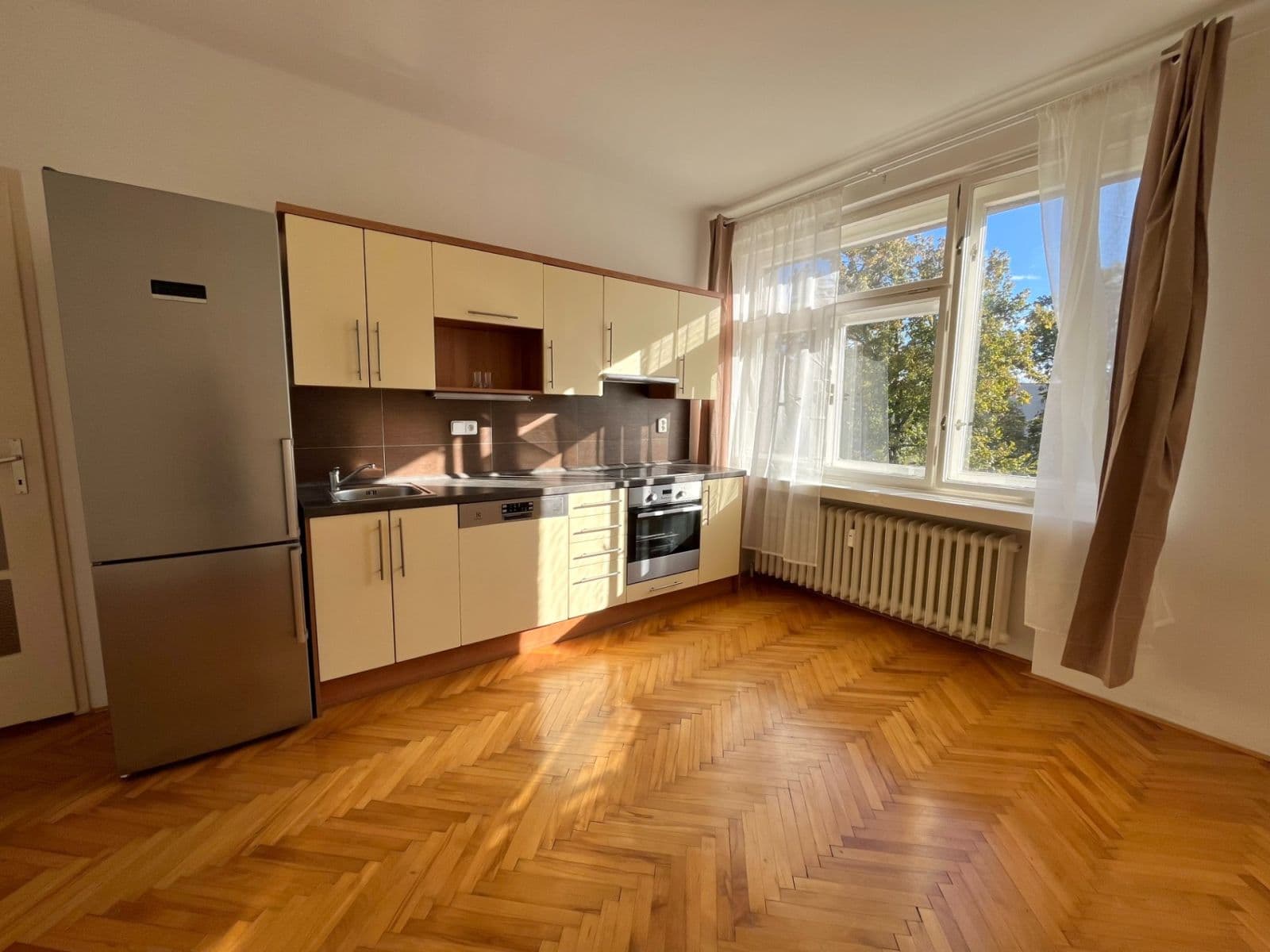 Pronájem bytu 1+kk 30 m², Nerudova, Hradec Králové, Královéhradecký kraj Pronájem bytu 1+kk 30 m², Nerudova, Hradec Králové, Královéhradecký kraj