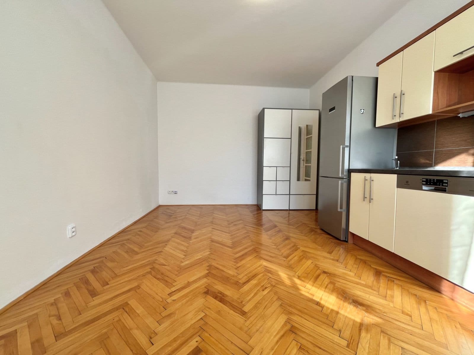 Pronájem bytu 1+kk 30 m², Nerudova, Hradec Králové, Královéhradecký kraj Pronájem bytu 1+kk 30 m², Nerudova, Hradec Králové, Královéhradecký kraj