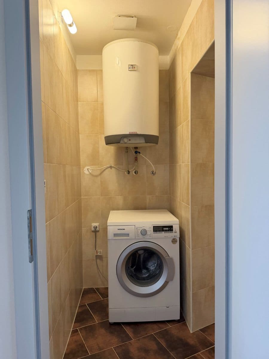 Pronájem bytu 2+kk 48 m², Husova, Pardubice, Pardubický kraj Pronájem bytu 2+kk 48 m², Husova, Pardubice, Pardubický kraj