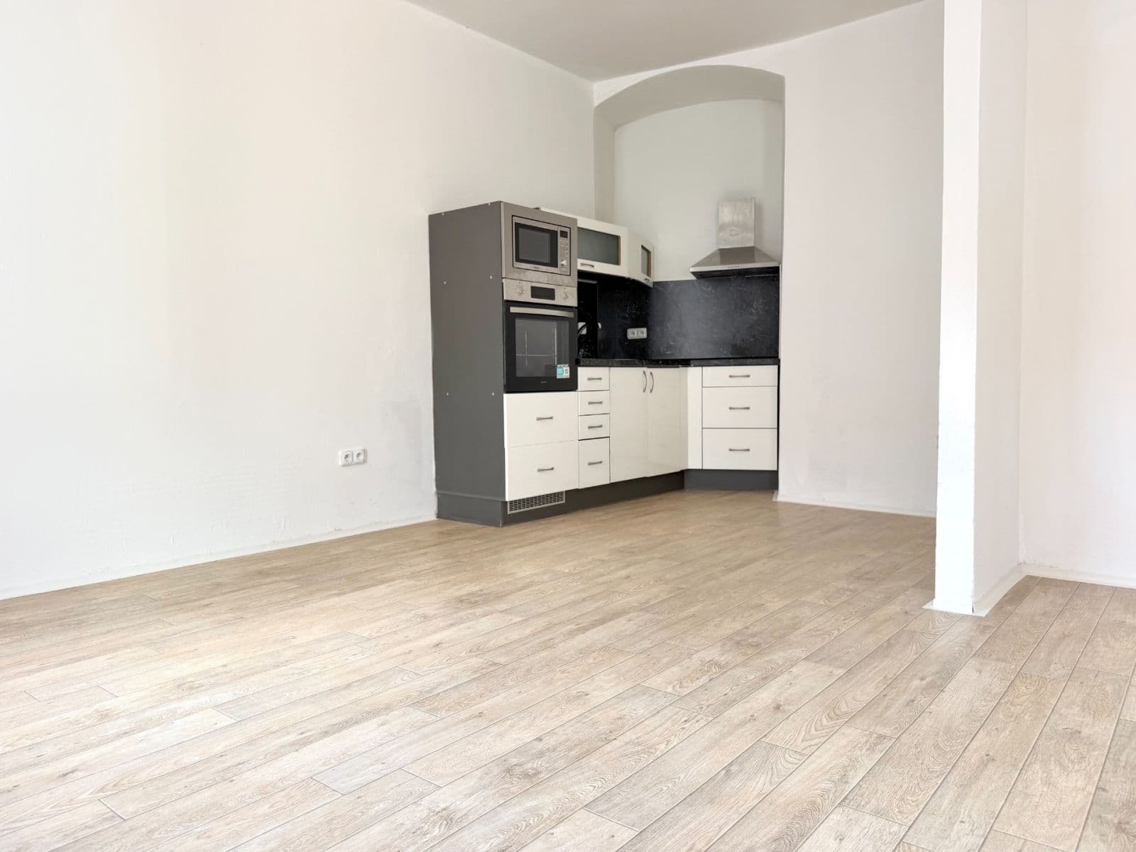 Pronájem bytu 2+kk 48 m², Husova, Pardubice, Pardubický kraj Pronájem bytu 2+kk 48 m², Husova, Pardubice, Pardubický kraj