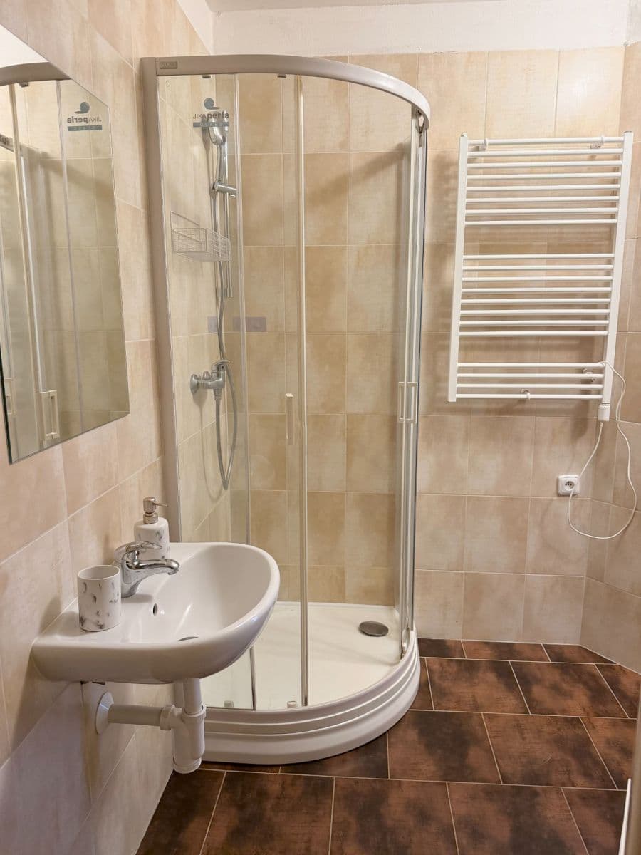 Pronájem bytu 2+kk 48 m², Husova, Pardubice, Pardubický kraj Pronájem bytu 2+kk 48 m², Husova, Pardubice, Pardubický kraj