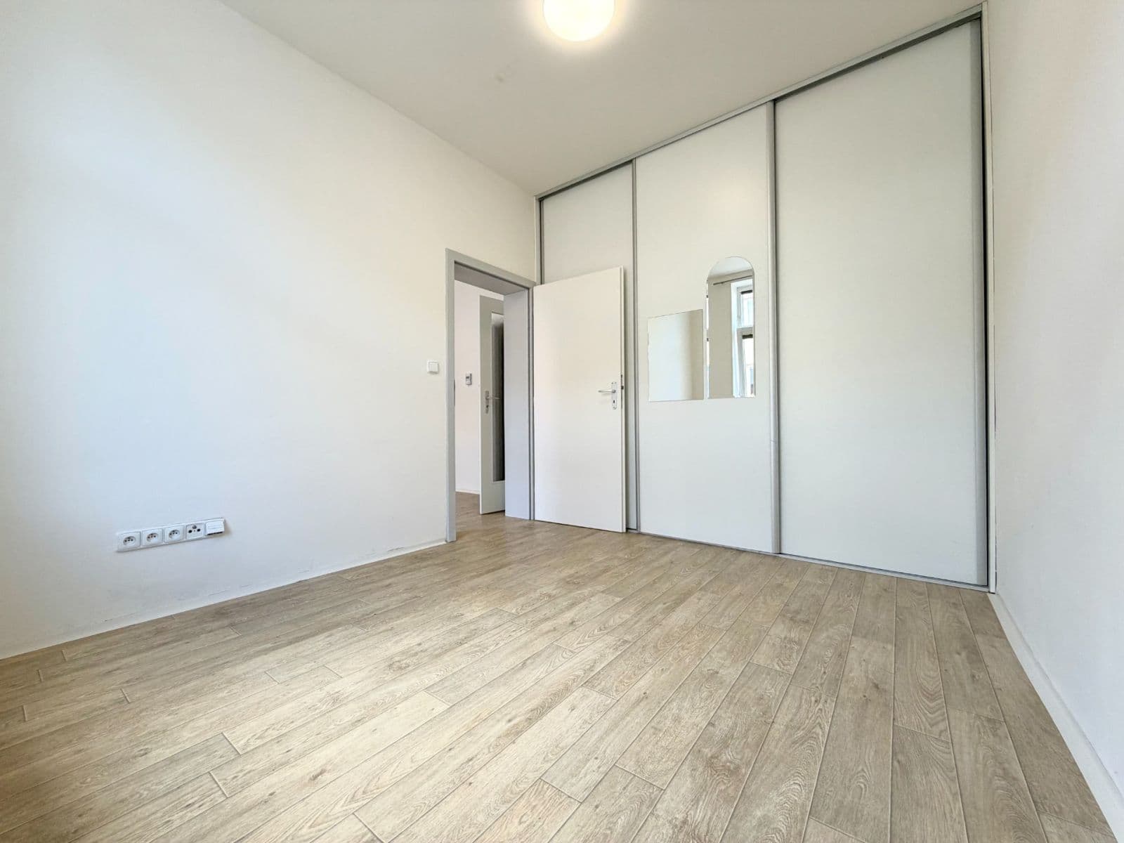 Pronájem bytu 2+kk 48 m², Husova, Pardubice, Pardubický kraj Pronájem bytu 2+kk 48 m², Husova, Pardubice, Pardubický kraj