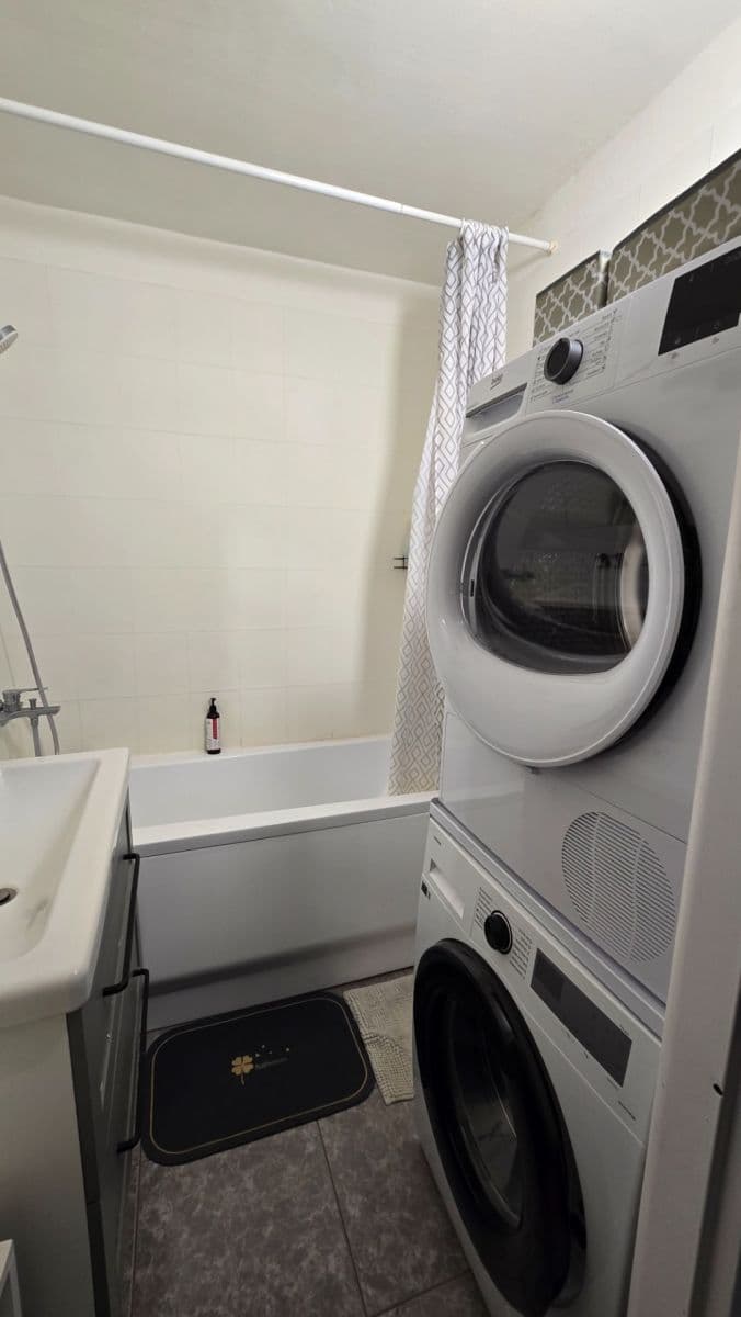 Pronájem bytu 3+1 65 m², Zelený pruh, Praha, Praha Pronájem bytu 3+1 65 m², Zelený pruh, Praha, Praha