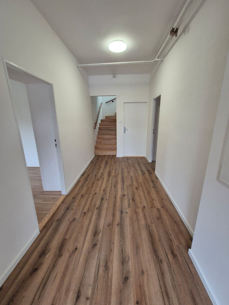 Pronájem nebytového prostoru 510 m², Náves sv. Petra a Pavla, Zlatníky-Hodkovice, Středočeský kraj Pronájem nebytového prostoru 510 m², Náves sv. Petra a Pavla, Zlatníky-Hodkovice, Středočeský kraj