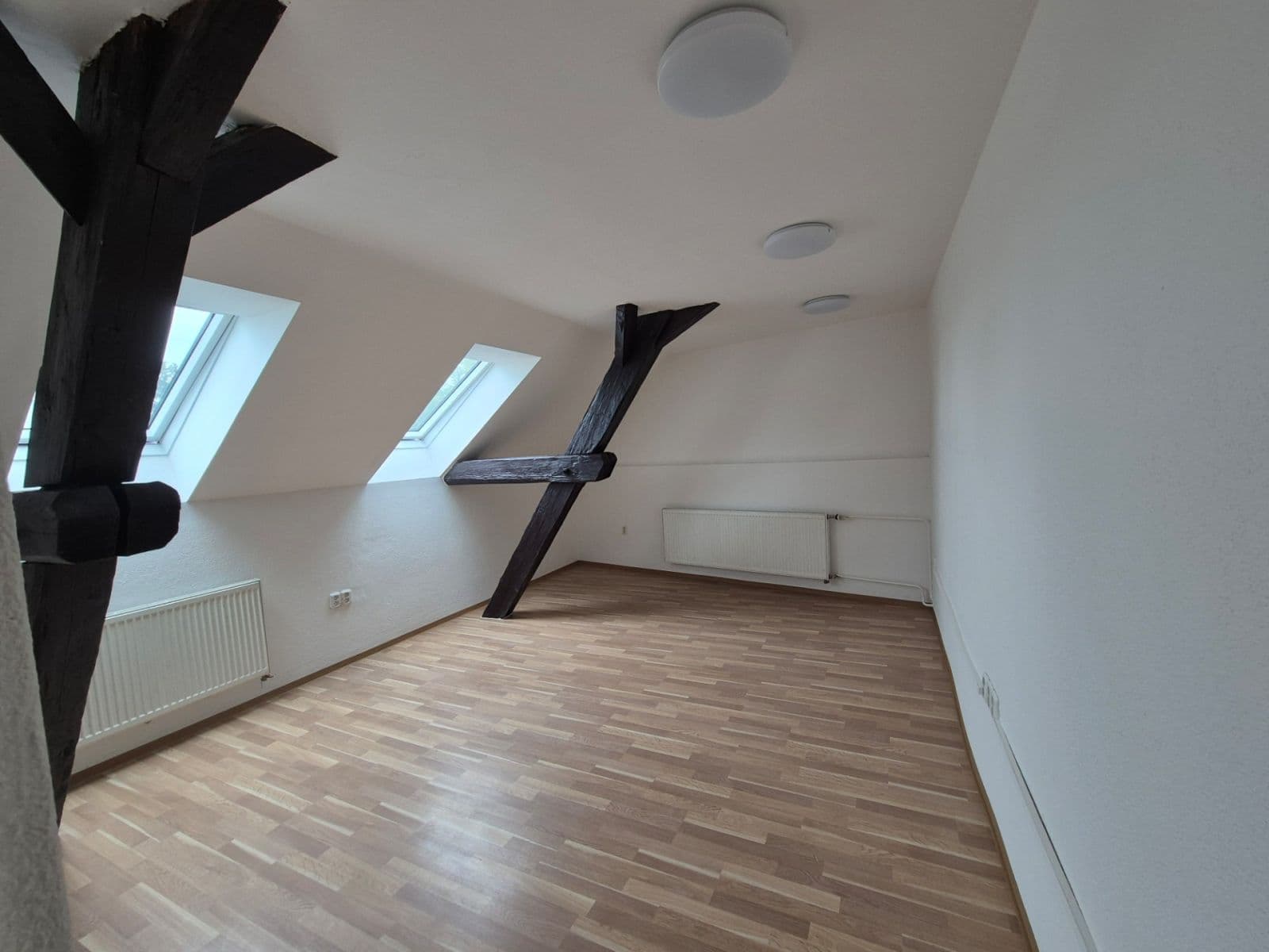 Pronájem nebytového prostoru 510 m², Náves sv. Petra a Pavla, Zlatníky-Hodkovice, Středočeský kraj Pronájem nebytového prostoru 510 m², Náves sv. Petra a Pavla, Zlatníky-Hodkovice, Středočeský kraj