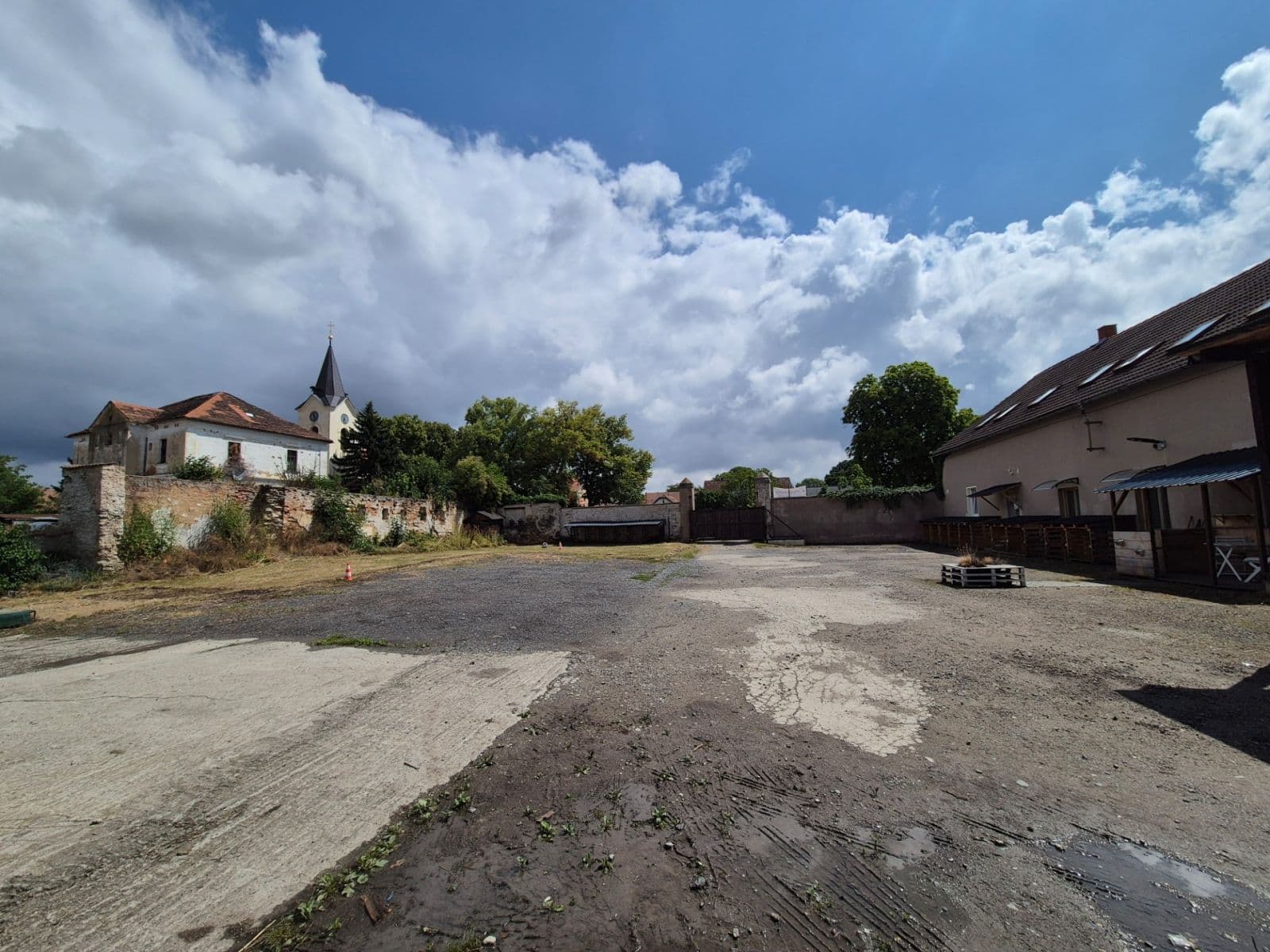 Pronájem nebytového prostoru 510 m², Náves sv. Petra a Pavla, Zlatníky-Hodkovice, Středočeský kraj Pronájem nebytového prostoru 510 m², Náves sv. Petra a Pavla, Zlatníky-Hodkovice, Středočeský kraj