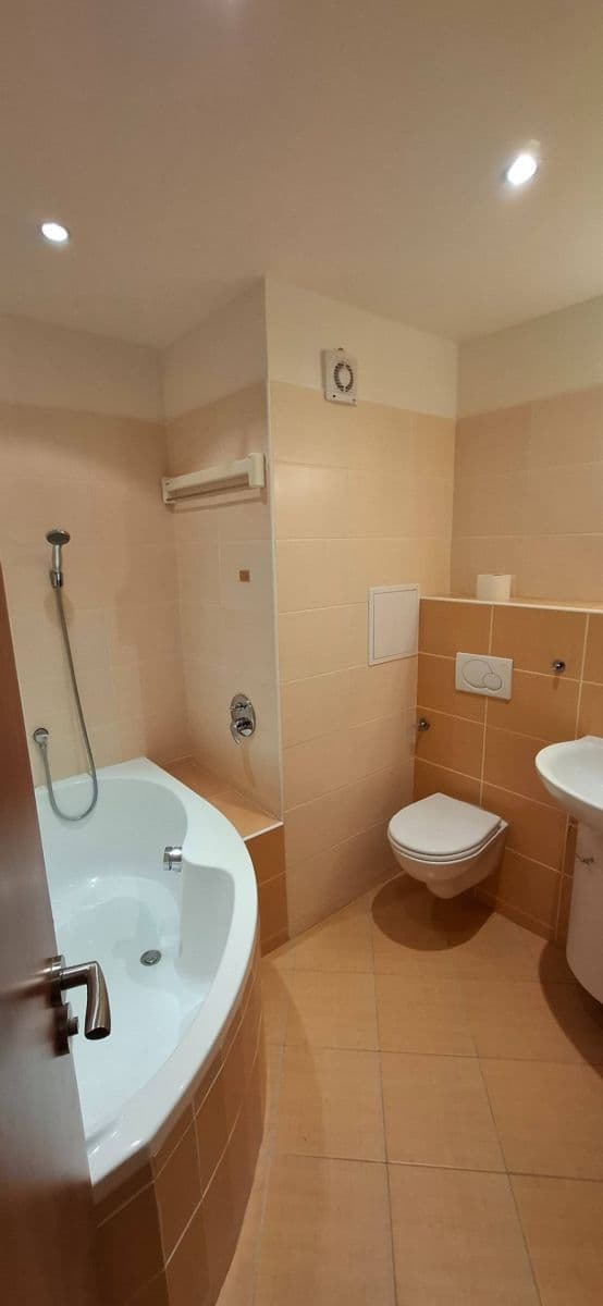 Pronájem bytu 2+kk 42 m², Bazovského, Praha, Praha Pronájem bytu 2+kk 42 m², Bazovského, Praha, Praha