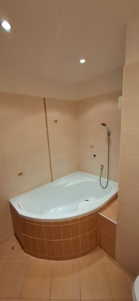 Pronájem bytu 2+kk 42 m², Bazovského, Praha, Praha Pronájem bytu 2+kk 42 m², Bazovského, Praha, Praha
