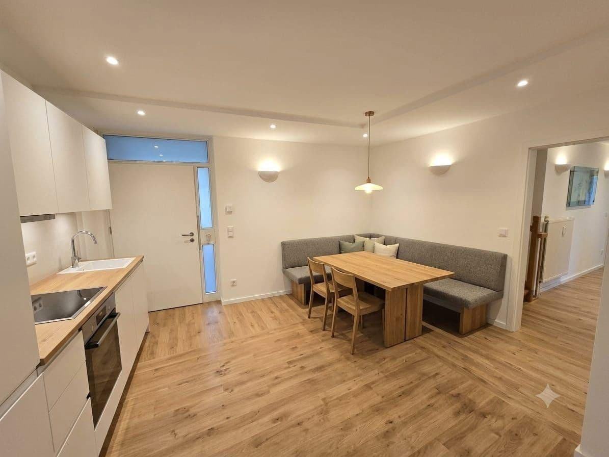 Pronájem bytu 6+1 123 m², Karlstr. 59, Friedrichshafen, Bádensko-Württembersko Pronájem bytu 6+1 123 m², Karlstr. 59, Friedrichshafen, Bádensko-Württembersko