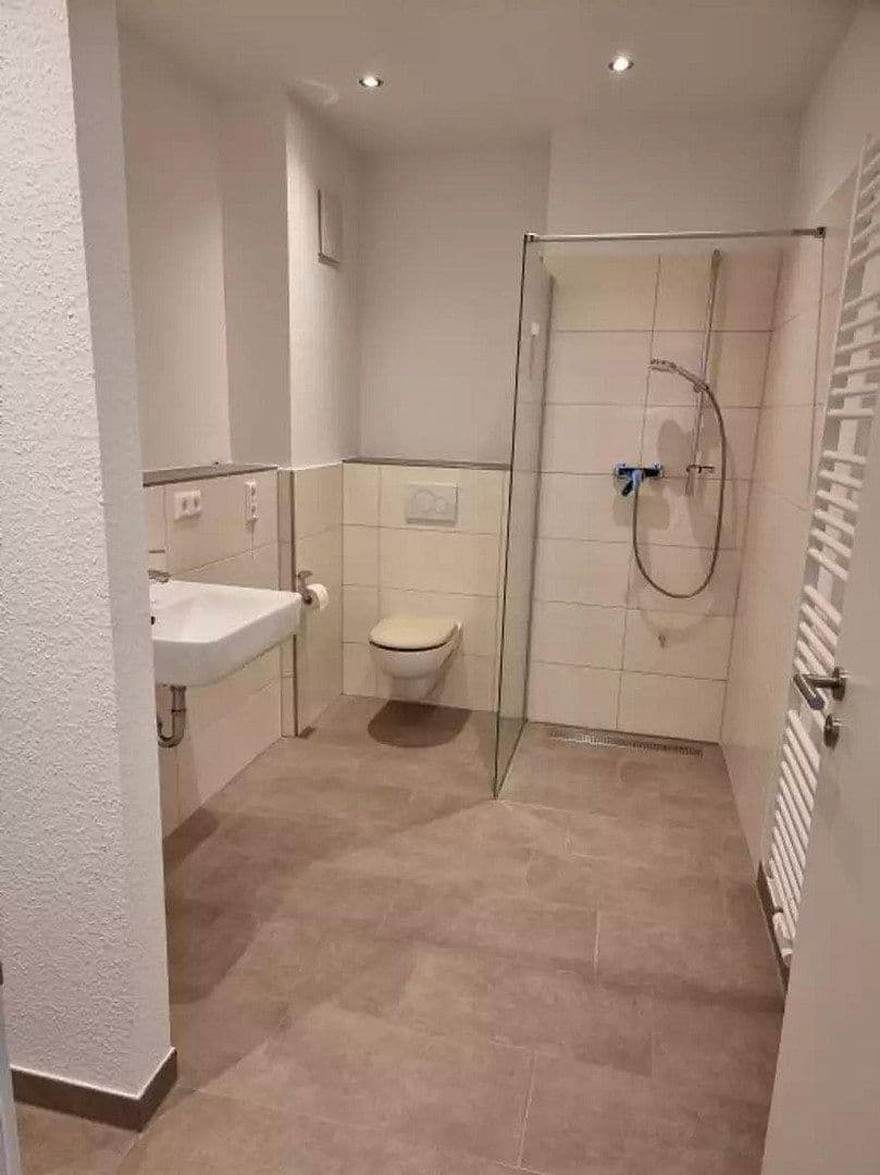 Pronájem bytu 2+1 68 m², Ulmerstr., Villingen-Schwenningen, Bádensko-Württembersko Pronájem bytu 2+1 68 m², Ulmerstr., Villingen-Schwenningen, Bádensko-Württembersko