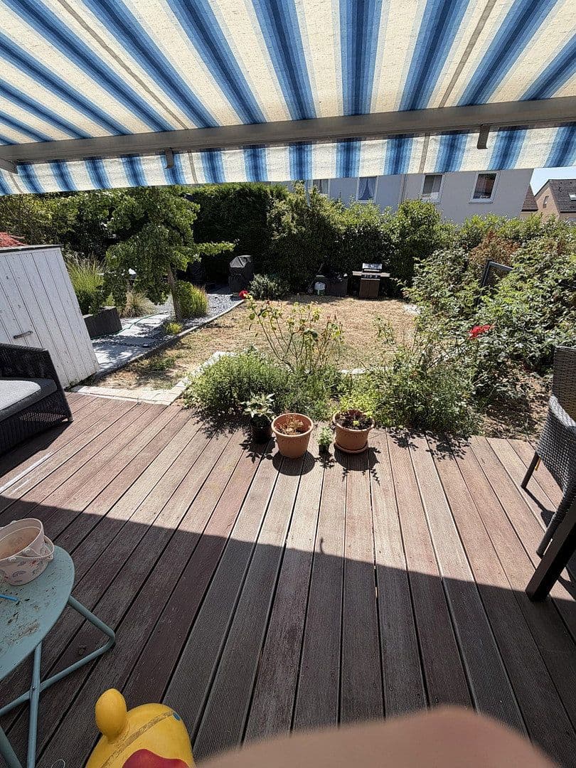 Pronájem domu 175 m², pozemek 235 m², Liederbach am Taunus, Hessen Pronájem domu 175 m², pozemek 235 m², Liederbach am Taunus, Hessen