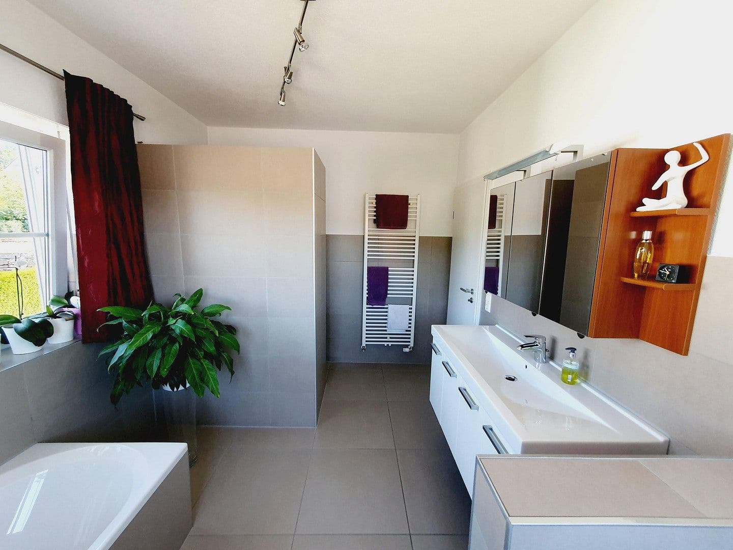 Prodej domu 136 m², pozemek 713 m², Hohner Weg 16, Bad Bocklet, Bavorsko Prodej domu 136 m², pozemek 713 m², Hohner Weg 16, Bad Bocklet, Bavorsko