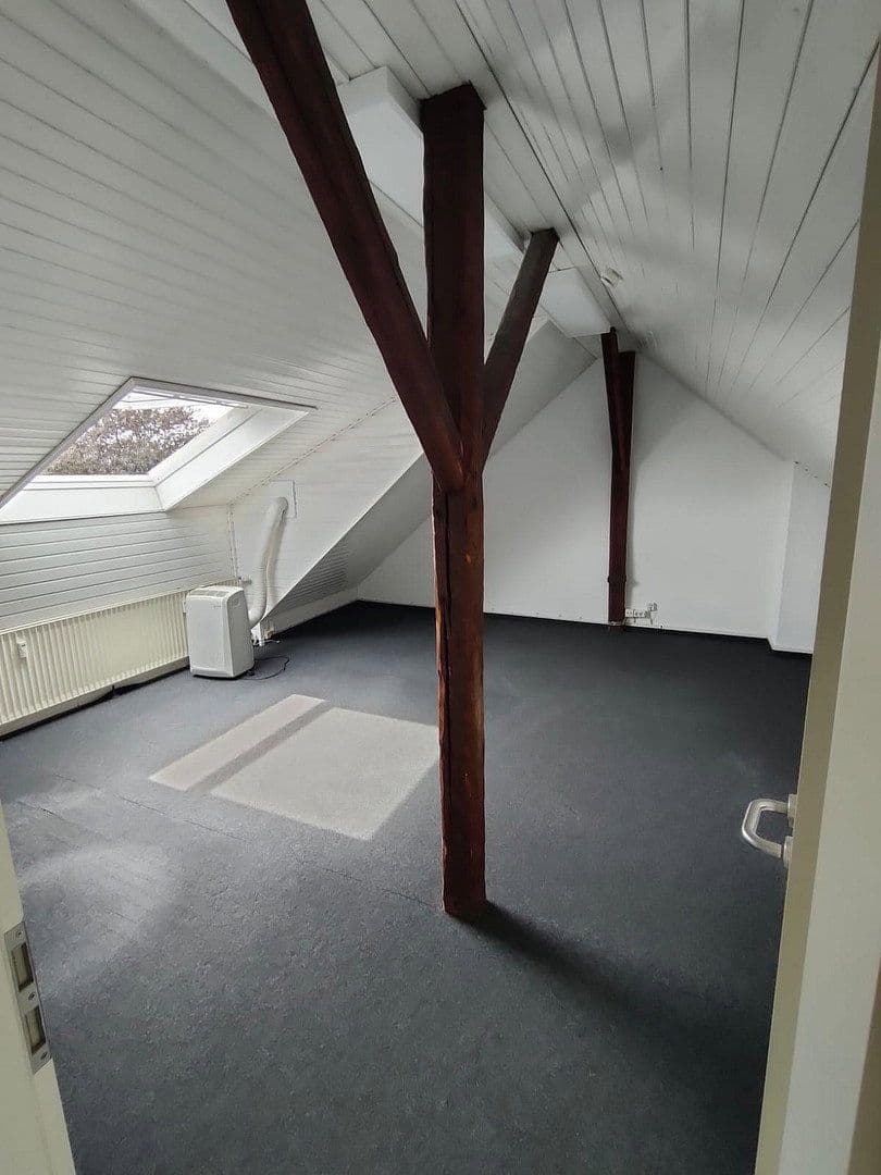 Pronájem bytu 5+1 144 m², Martinistr.3, Osnabrück, Dolní Sasko Pronájem bytu 5+1 144 m², Martinistr.3, Osnabrück, Dolní Sasko