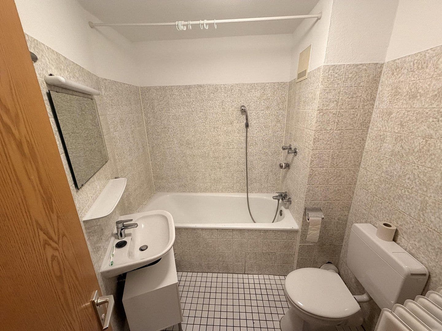 Pronájem bytu 1+1 35 m², Winterstr. 1, Karlsruhe, Bádensko-Württembersko Pronájem bytu 1+1 35 m², Winterstr. 1, Karlsruhe, Bádensko-Württembersko