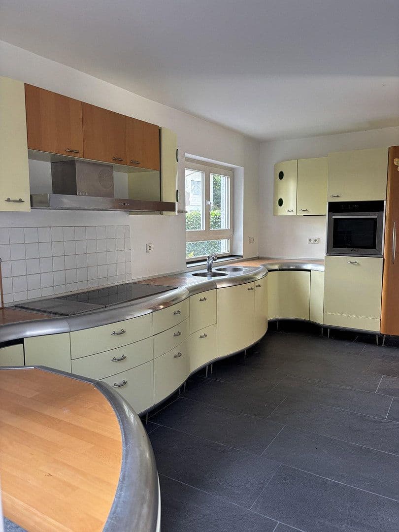 Prodej domu 220 m², pozemek 594 m², Bad Nauheim, Hessen Prodej domu 220 m², pozemek 594 m², Bad Nauheim, Hessen