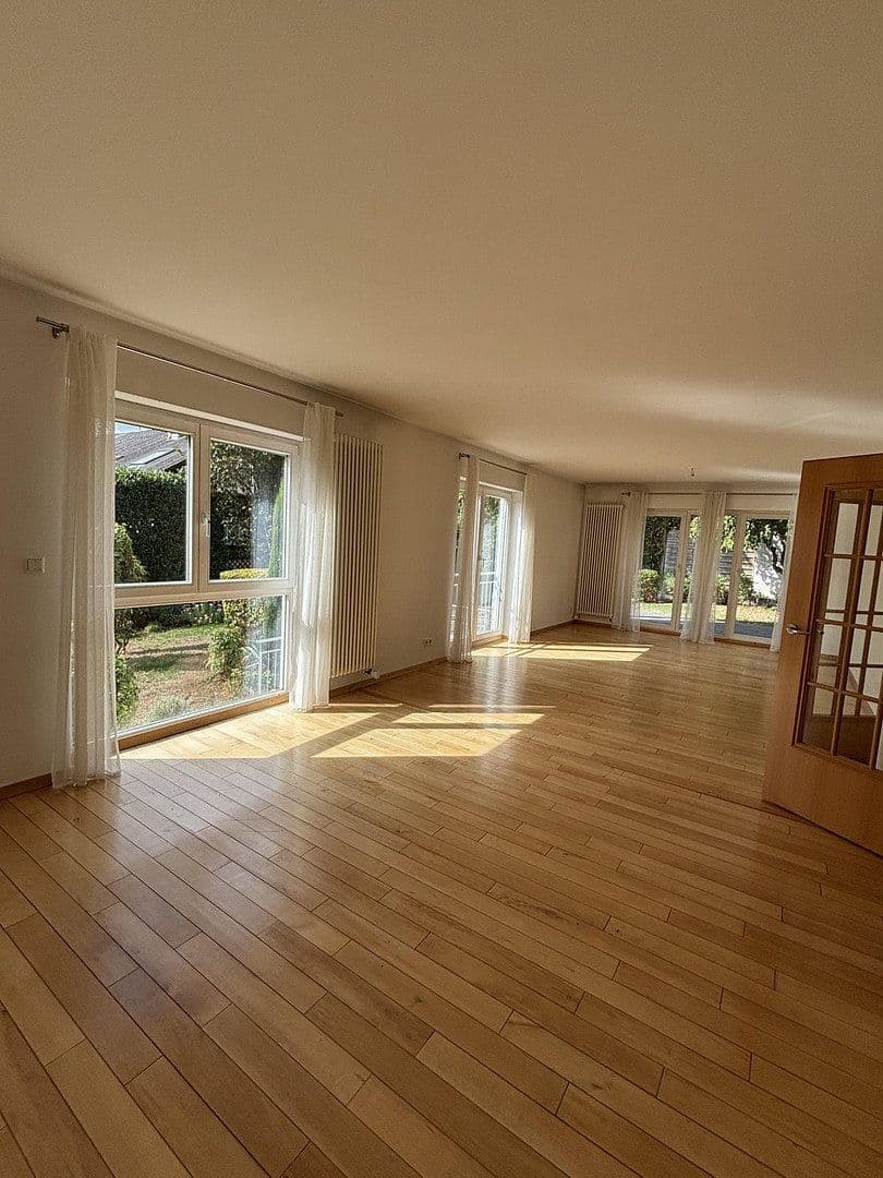 Prodej domu 220 m², pozemek 594 m², Bad Nauheim, Hessen Prodej domu 220 m², pozemek 594 m², Bad Nauheim, Hessen