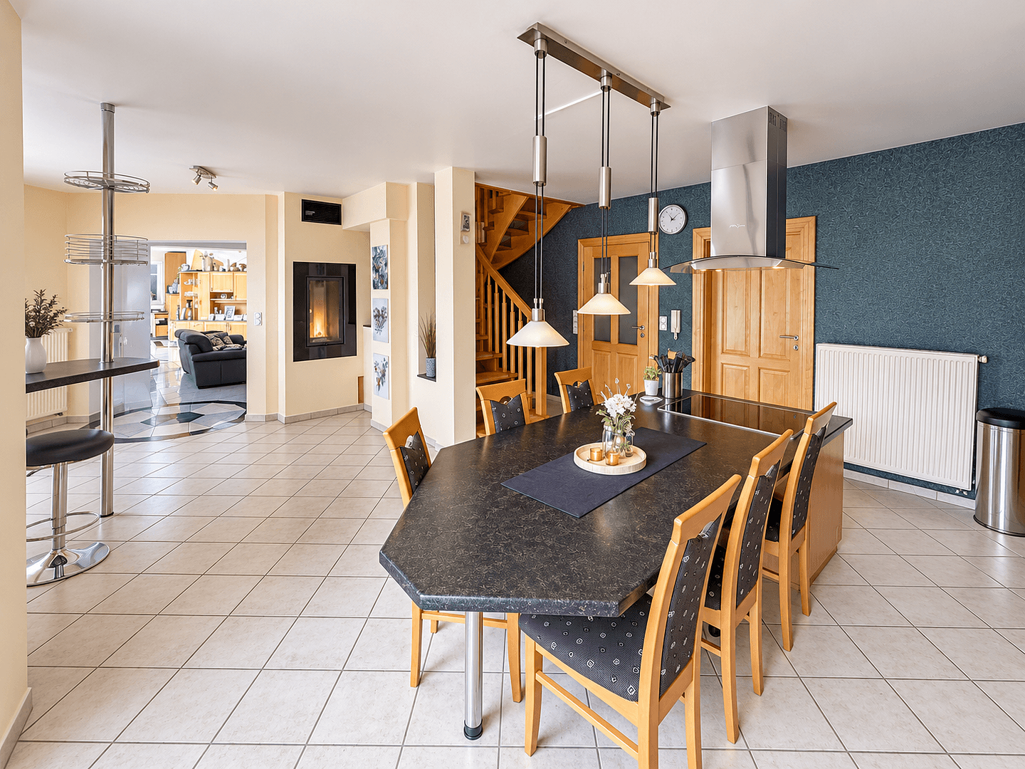 Prodej domu 270 m², pozemek 1.600 m², Garrel, Dolní Sasko Prodej domu 270 m², pozemek 1.600 m², Garrel, Dolní Sasko