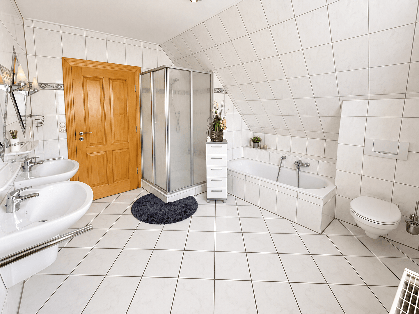 Prodej domu 270 m², pozemek 1.600 m², Garrel, Dolní Sasko Prodej domu 270 m², pozemek 1.600 m², Garrel, Dolní Sasko