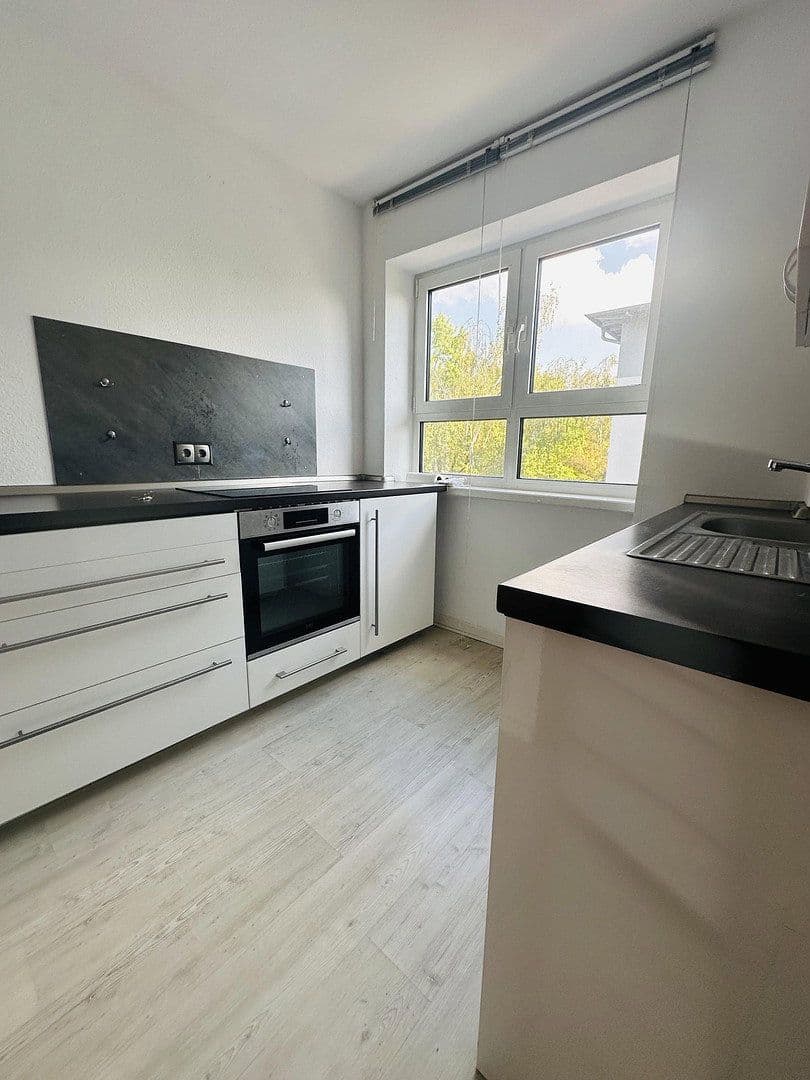 Pronájem bytu 2+1 50 m², Jugenheimer Str. 48a, Frankfurt, Hessen Pronájem bytu 2+1 50 m², Jugenheimer Str. 48a, Frankfurt, Hessen