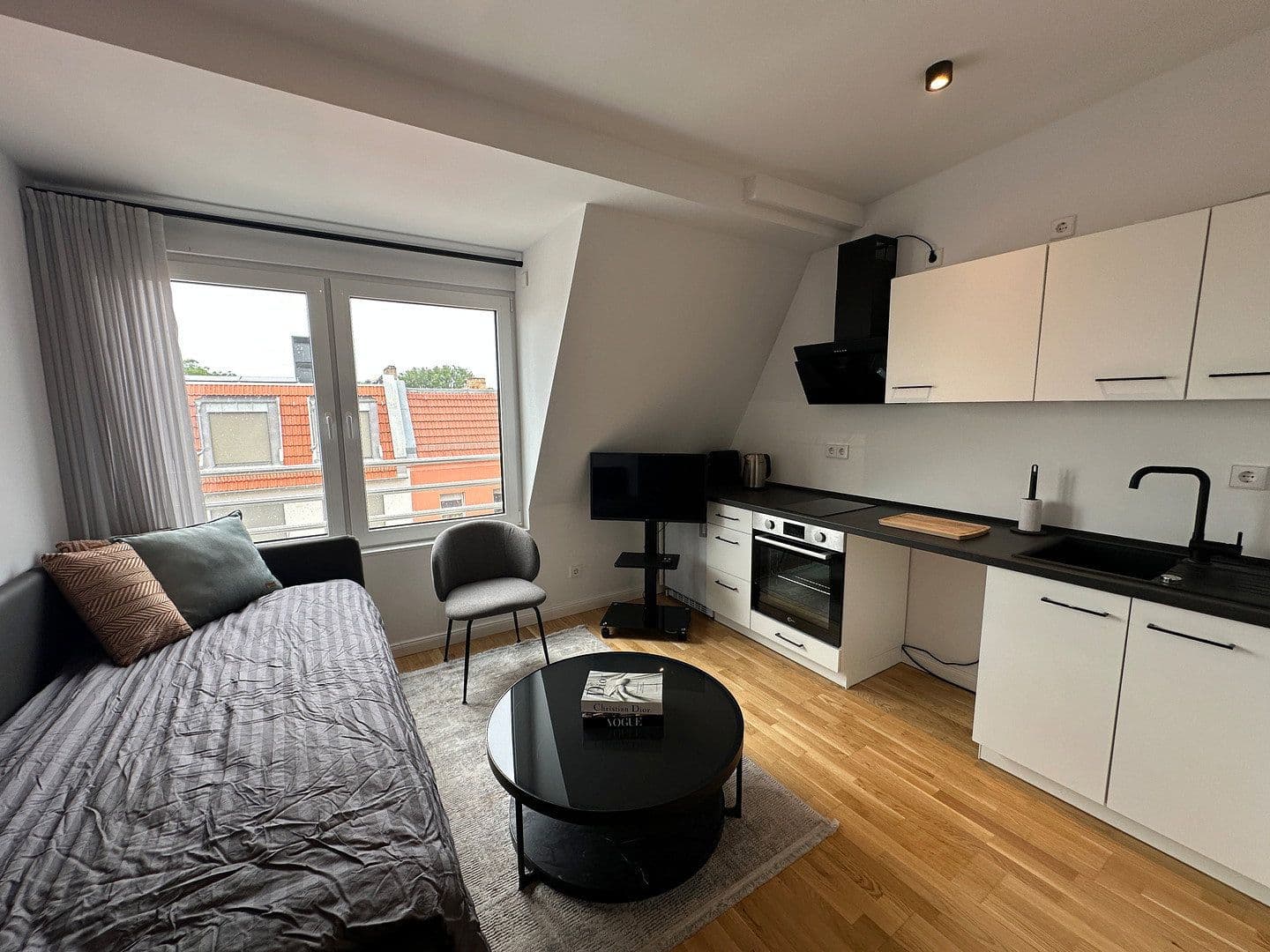 Pronájem bytu 1+1 18 m², Edisonstraße 58, Berlin, Berlín Pronájem bytu 1+1 18 m², Edisonstraße 58, Berlin, Berlín