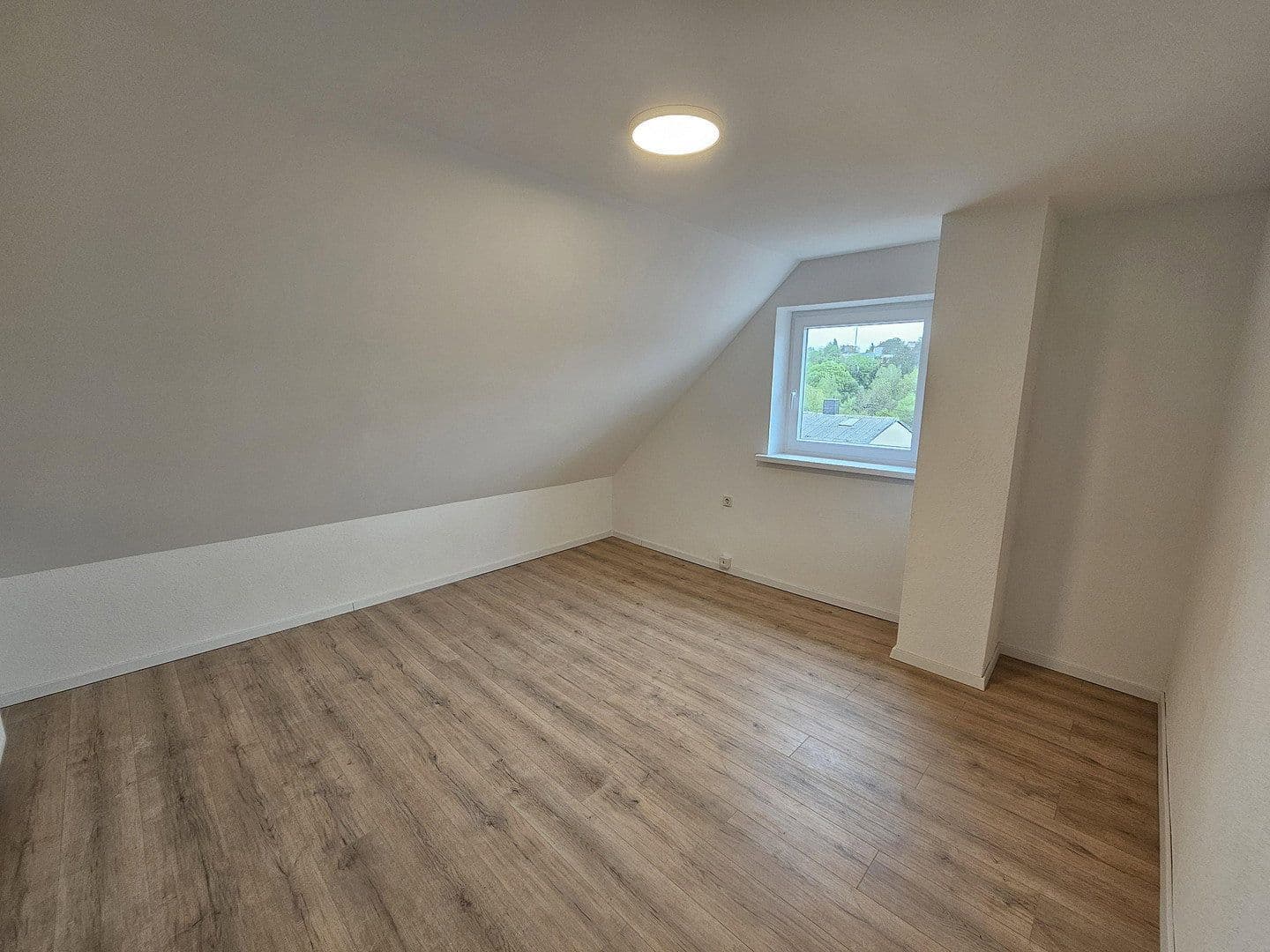 Pronájem bytu 3+1 58 m², Brückenstraße 26, Schiffweiler, Země Sársko Pronájem bytu 3+1 58 m², Brückenstraße 26, Schiffweiler, Země Sársko