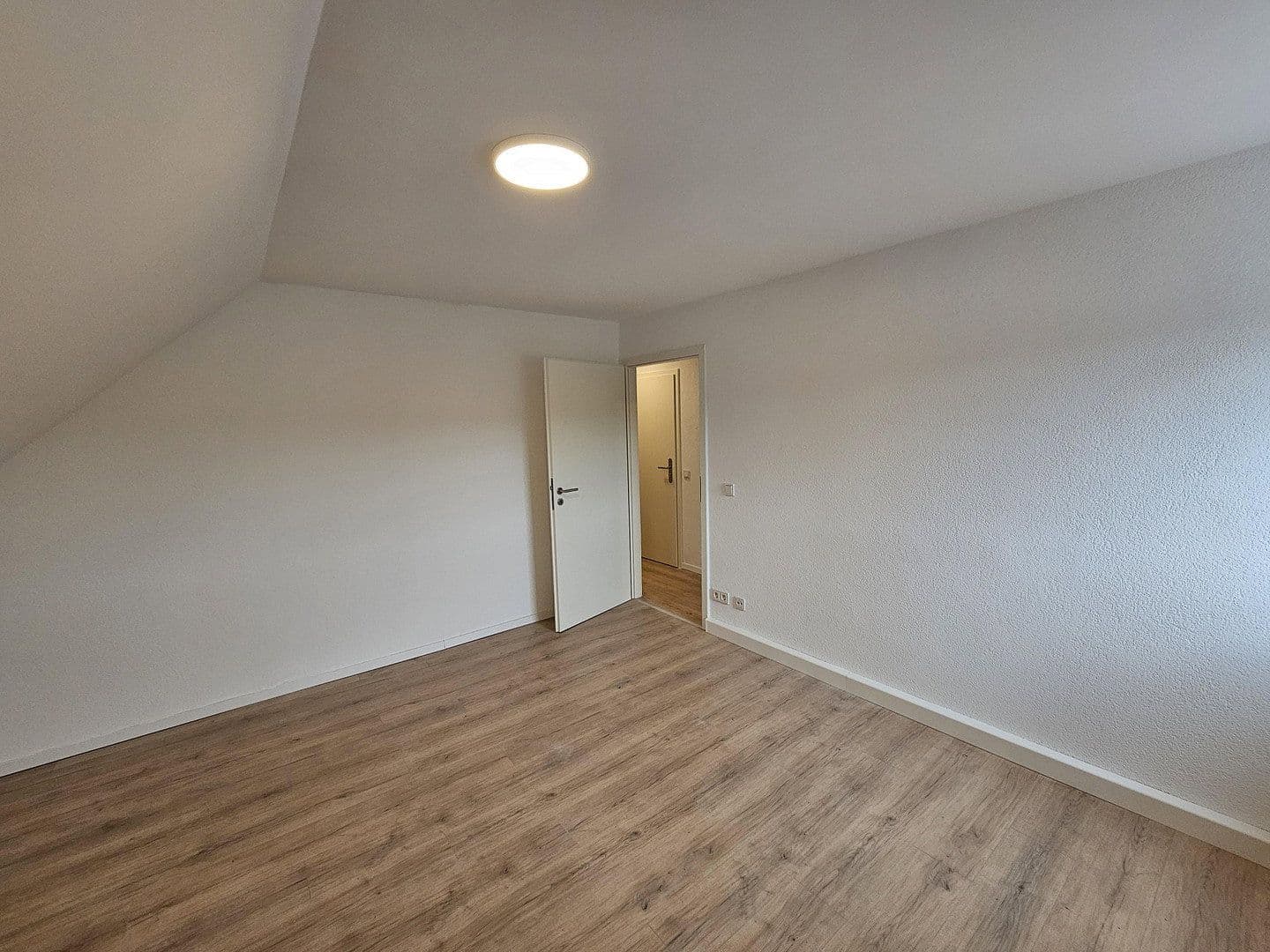 Pronájem bytu 3+1 58 m², Brückenstraße 26, Schiffweiler, Země Sársko Pronájem bytu 3+1 58 m², Brückenstraße 26, Schiffweiler, Země Sársko